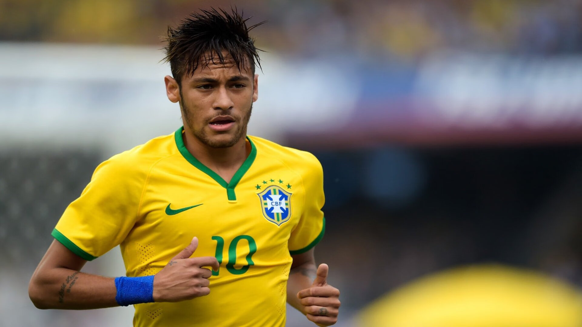 开云体育娱乐-影响深远：裁判新规引发的争议与反思，裁判影响比赛