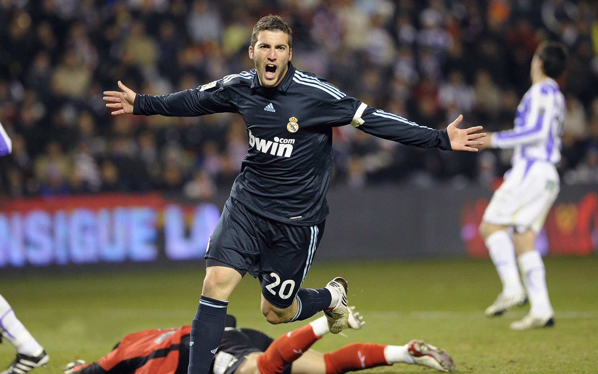 托蒂职业生涯画上完美句点，托蒂颜值巅峰